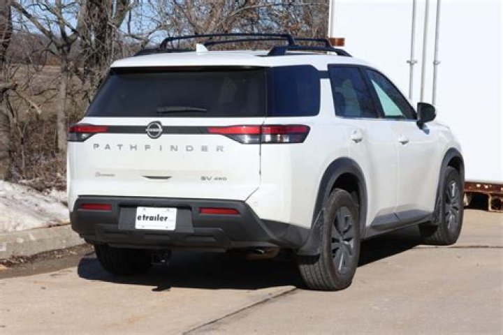 Can a 2015 Nissan Pathfinder tow a car?