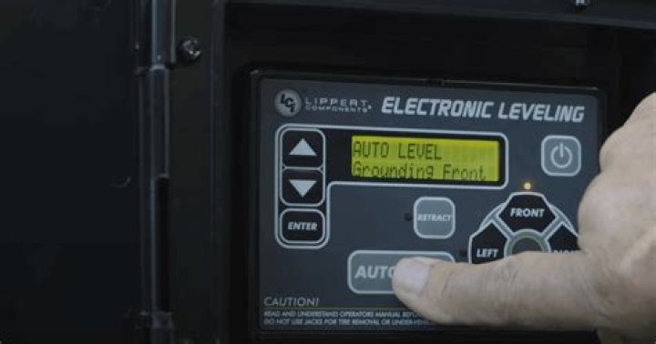 How do you clear the error code on a LCI leveling system?