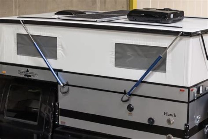 How does a Jayco roof lift system work?