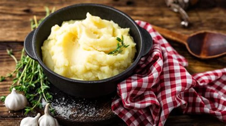 How far in advance can you make mashed potatoes?