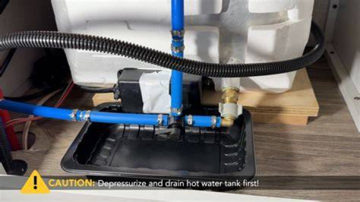 How to maintain a water tank in an Airstream?