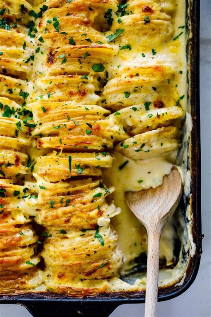 How to make scalloped potatoes in the oven?