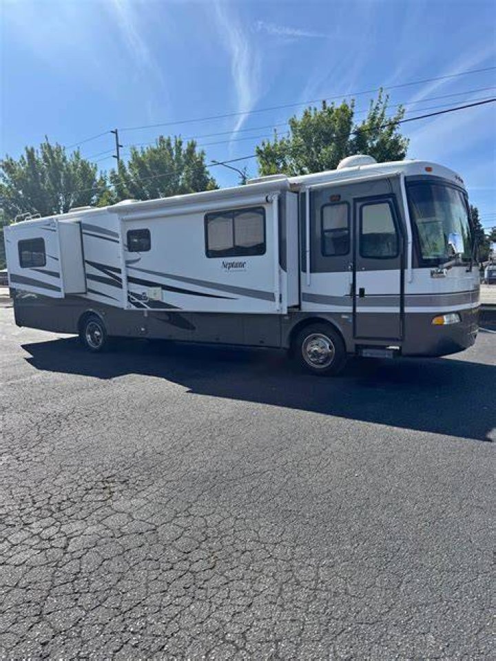 Is the 2003 Neptune a Holiday Rambler RV?