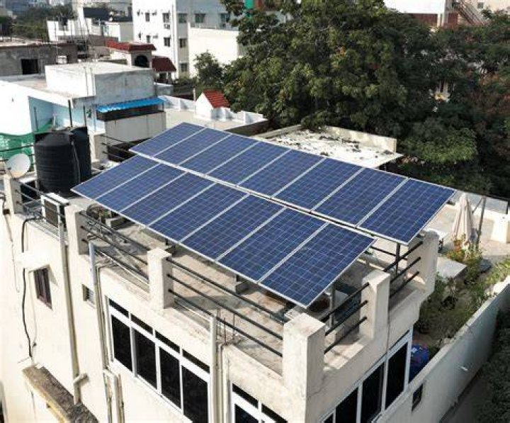 Is there a solar panel on the Thor Palazzo?