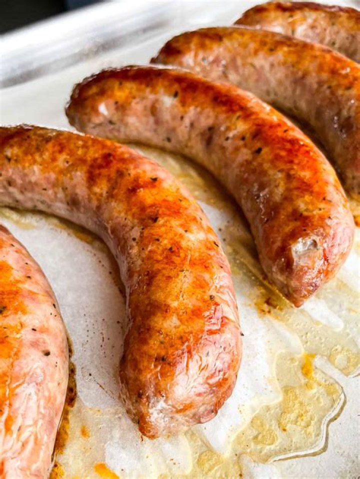 What are bratwurst sausages made out of?