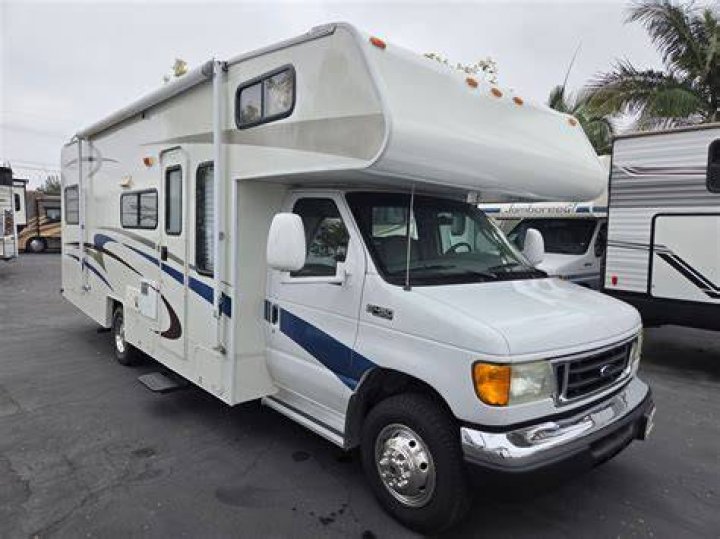 What are the specs of a 2005 coachmen motorhome?
