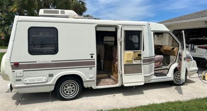 What are those little Winnebago Itasca Phasar motorhomes?