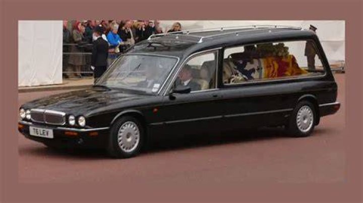 What kind of car was the 1993 Fleetwood Bounder?