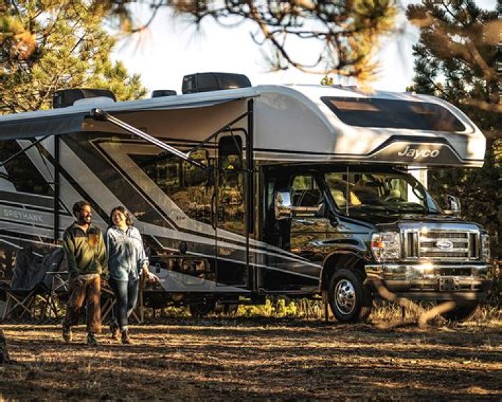 What kind of power converter does Jayco RVs use?