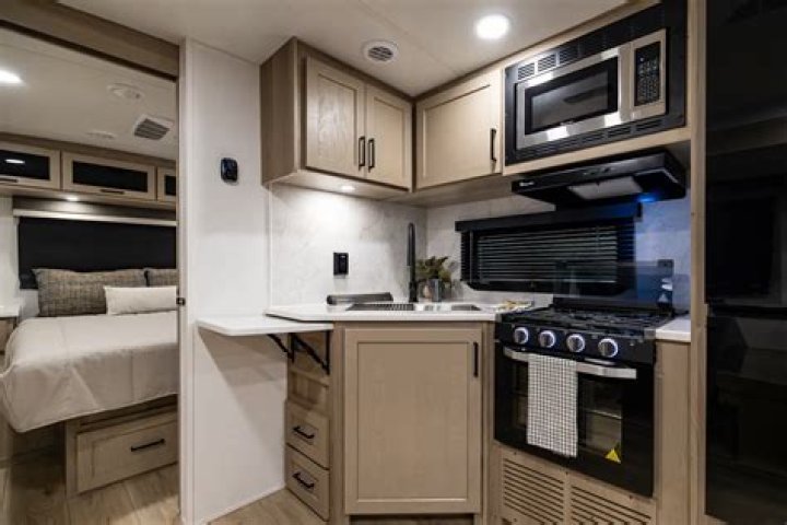 What makes Rockwood a213hw a great camper?