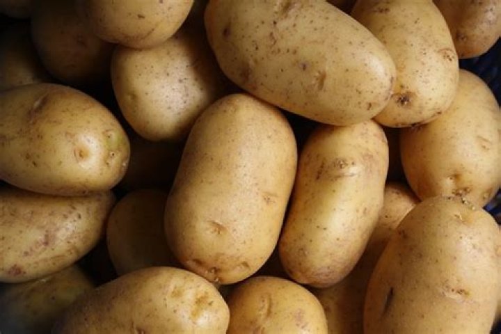 Why does the plural of potato have an E?